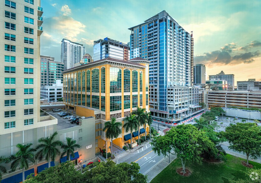 300 SE 2nd St, Fort Lauderdale, FL à louer - Photo du bâtiment - Image 2 de 7
