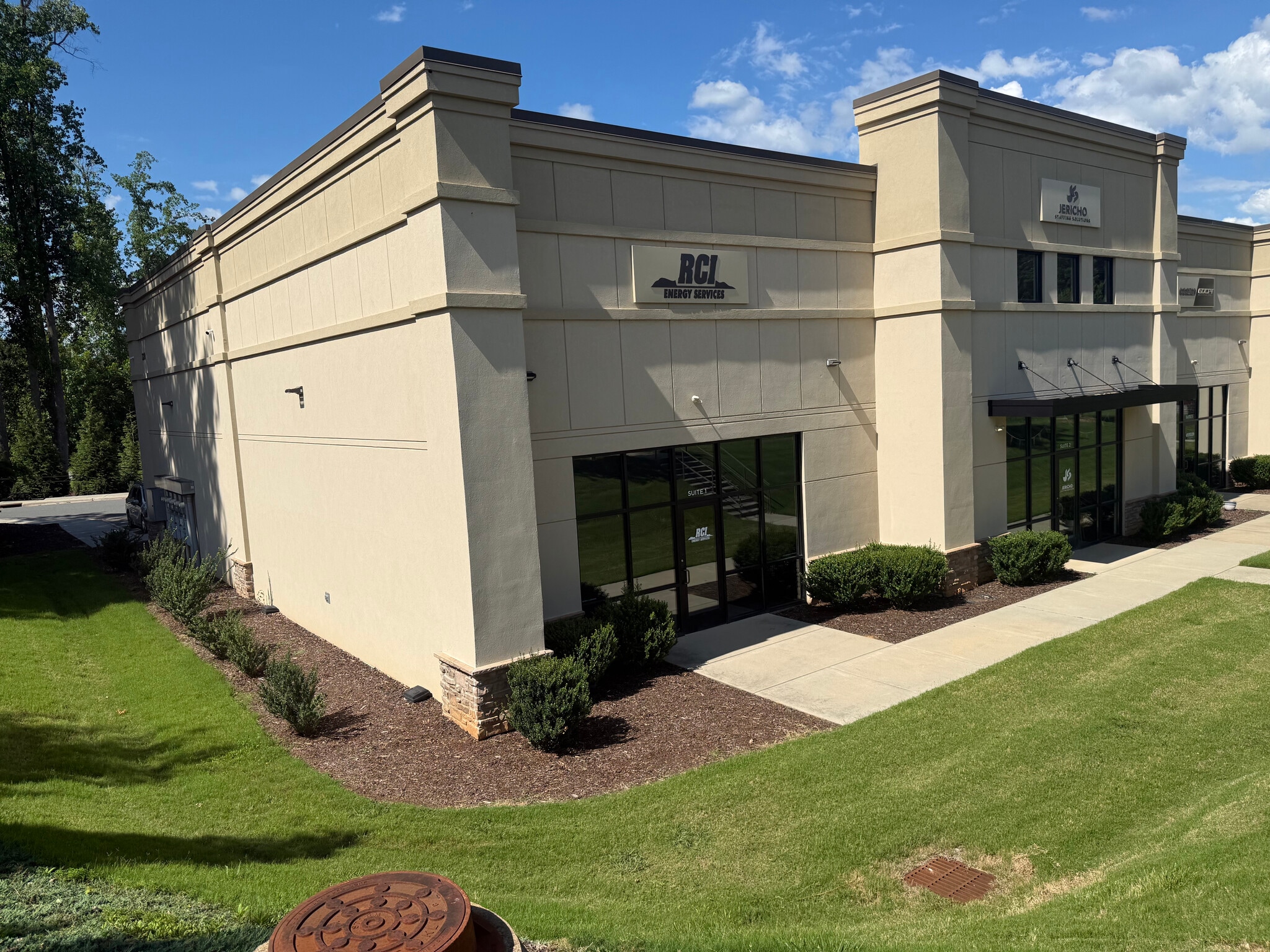 320 Seagle St, Huntersville, NC for lease Building Photo- Image 1 of 11