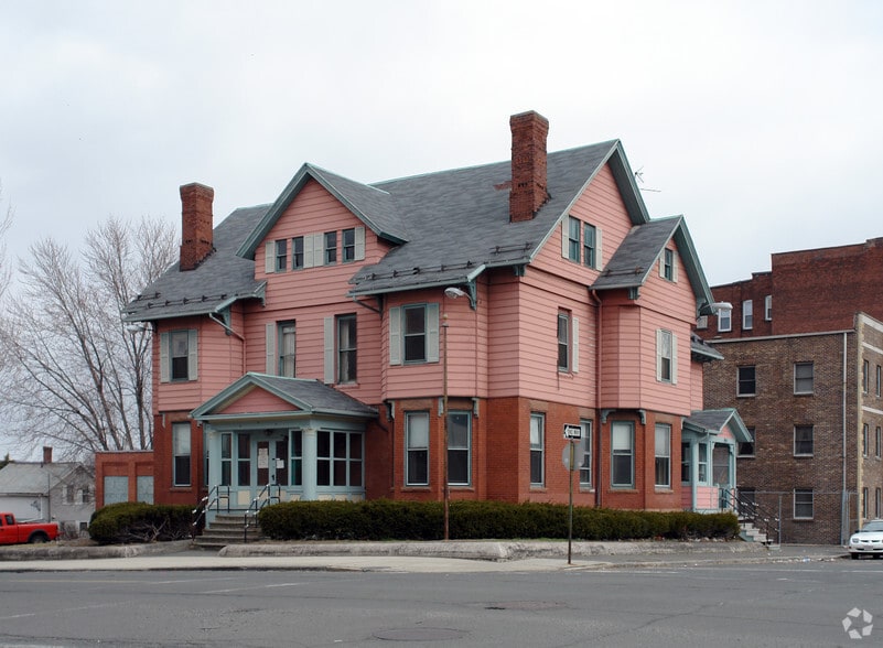 693 Dwight St, Holyoke, MA for sale - Building Photo - Image 3 of 4