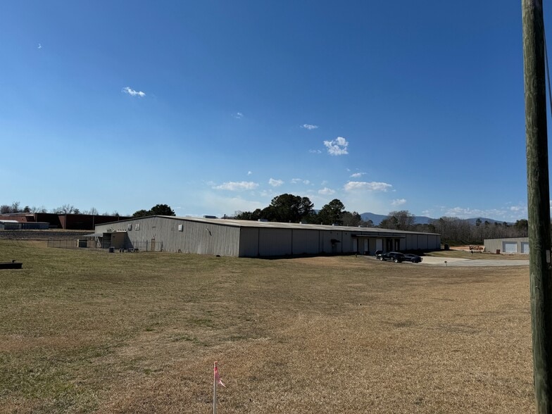 1090 Shamrock Ave, Landrum, SC for sale - Building Photo - Image 2 of 18