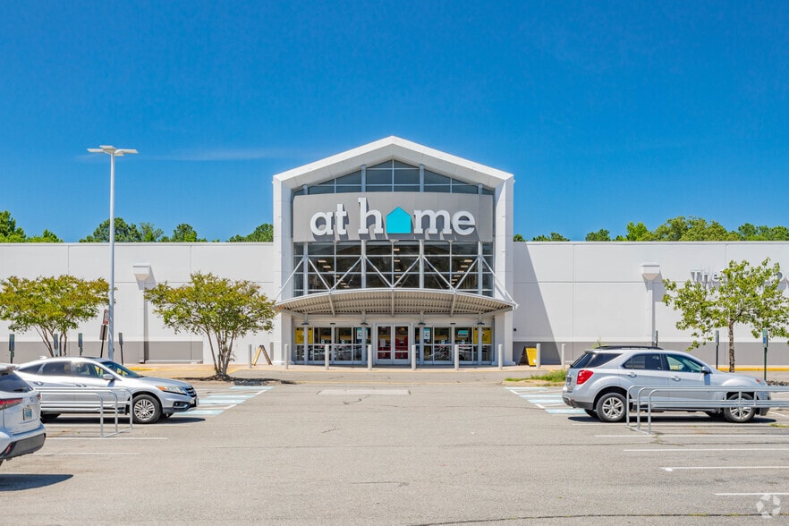 401 International Center Dr, Sandston, VA for sale - Primary Photo - Image 1 of 6