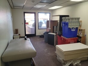 17450 Main St, Hesperia, CA à louer Photo intérieure- Image 1 de 5