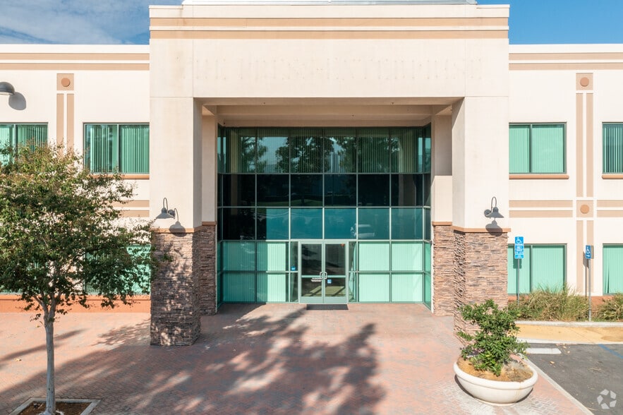 1825 Chicago Ave, Riverside, CA for lease - Building Photo - Image 3 of 8