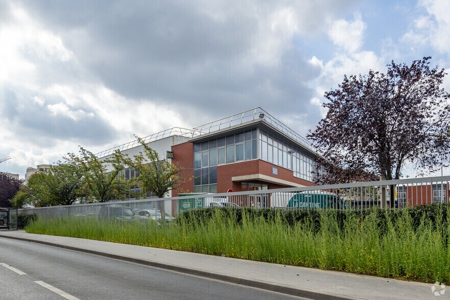 Flex dans Saint-Ouen-sur-Seine à louer - Photo du bâtiment - Image 2 de 2