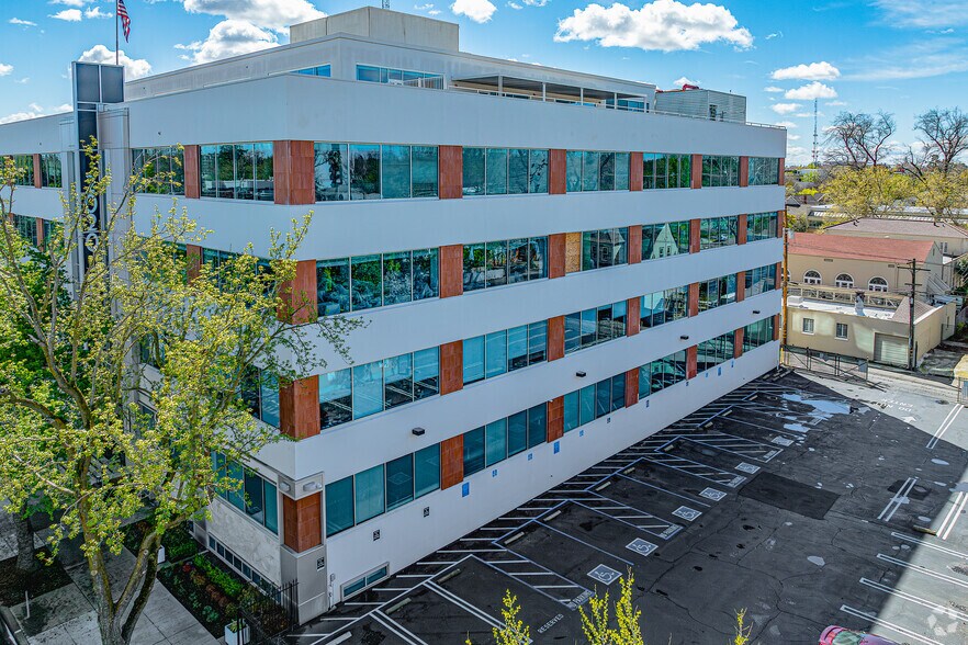 2020 L St, Sacramento, CA à louer - Photo du bâtiment - Image 2 de 9