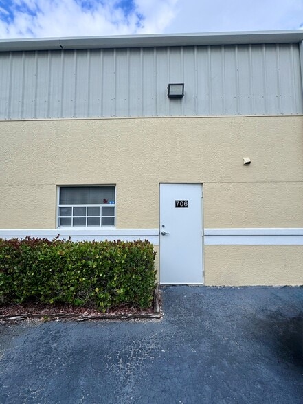4776 Radio Rd, Naples, FL for sale - Building Photo - Image 2 of 7