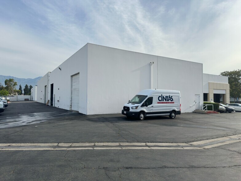 1460 S Carlos Ave, Ontario, CA à louer - Photo du bâtiment - Image 3 de 6