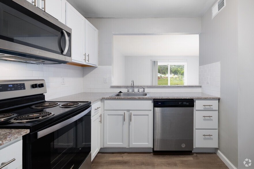 7594 Watson Rd, Saint Louis, MO à vendre - Photo intérieure - Image 3 de 11