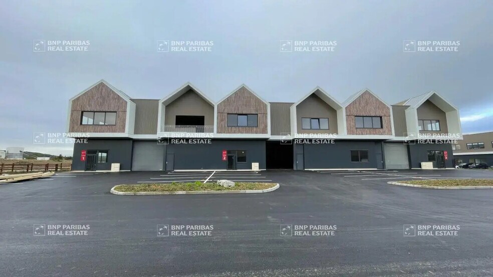 Local d'activités dans Flins-sur-Seine à vendre - Photo du bâtiment - Image 2 de 8