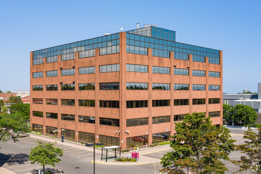1270 Central Pky, Mississauga, ON à louer - Photo du bâtiment - Image 3 de 16