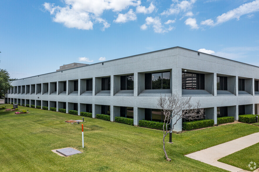 1333 Corporate Dr, Irving, TX for lease - Building Photo - Image 2 of 15