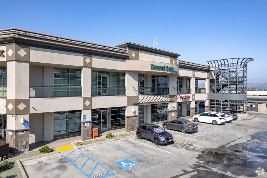 20657 Golden Springs Dr, Diamond Bar, CA à louer - Photo du bâtiment - Image 3 de 12