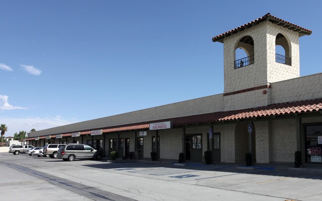 Plus de détails pour 81-557 Doctor Carreon Blvd, Indio, CA - Commerce de détail à louer