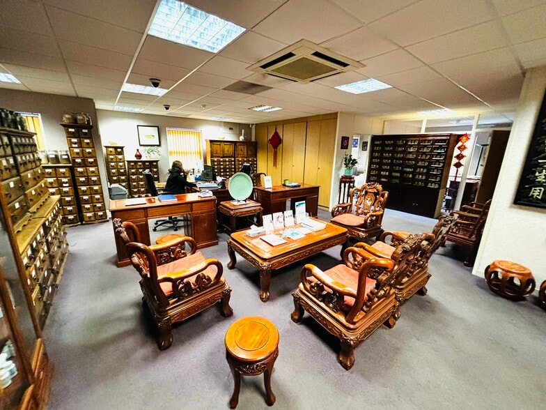 430 Archway Rd, London for lease - Building Photo - Image 3 of 6