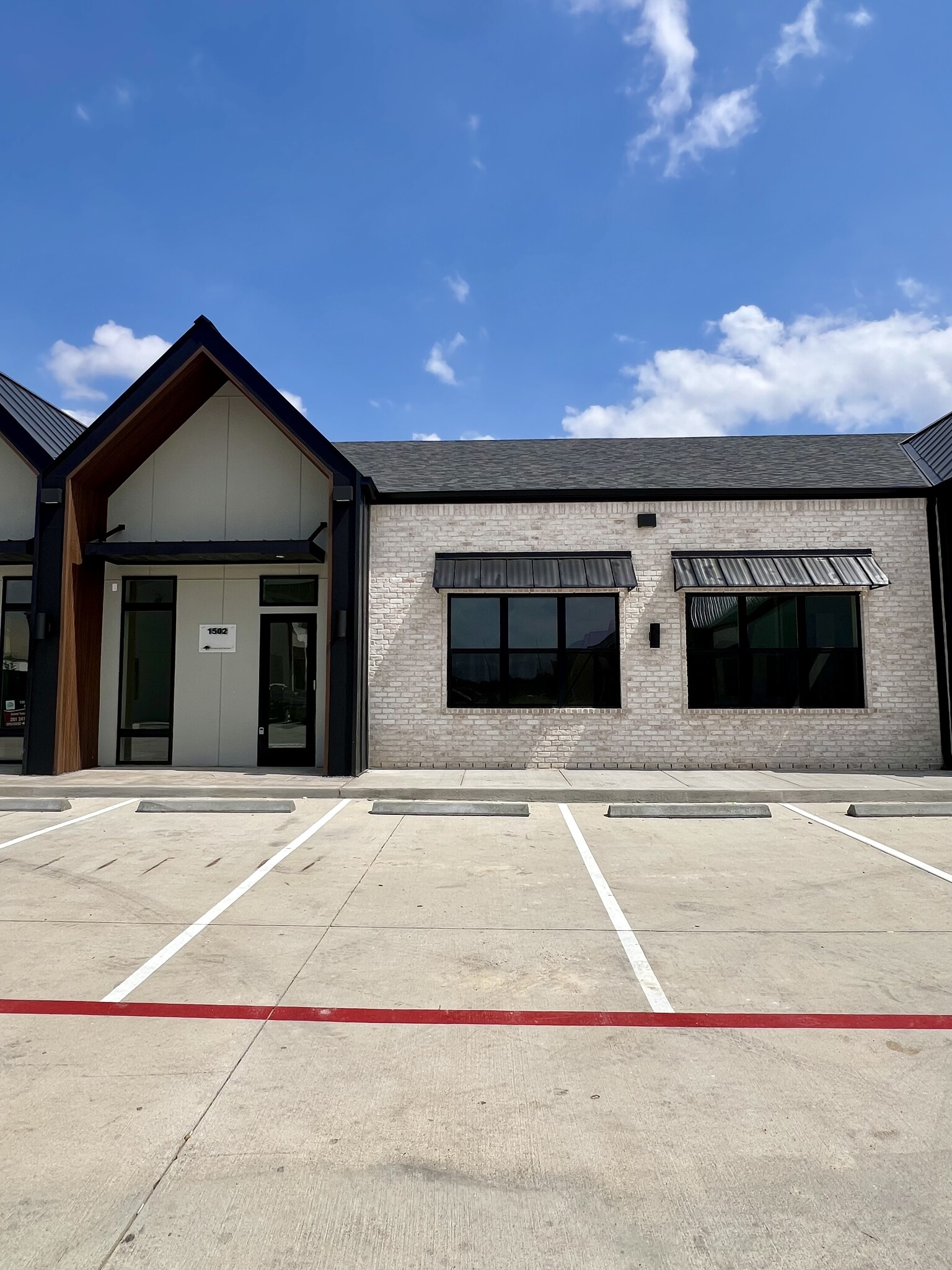 1325 Main St, Katy, TX for lease Building Photo- Image 1 of 32