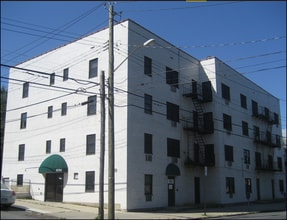 690 Castleton Ave, Staten Island, NY for lease Building Photo- Image 1 of 7