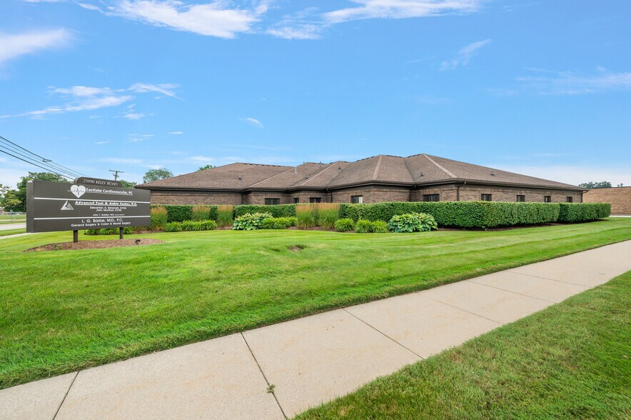 25990 Kelly Rd, Roseville, MI à louer - Photo du bâtiment - Image 2 de 3