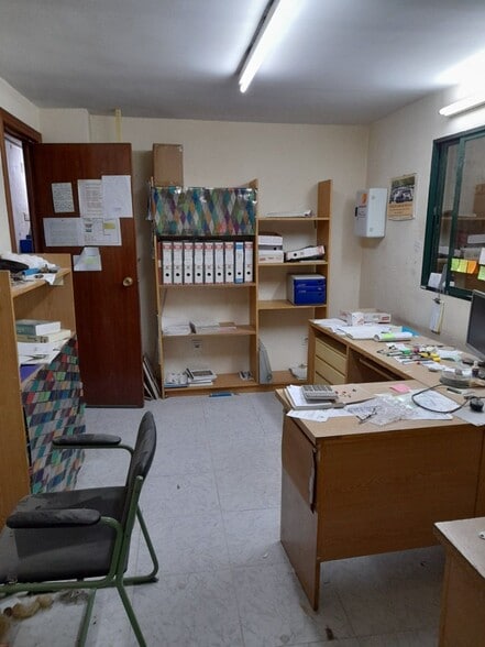 Retail in Cáceres for lease - Building Photo - Image 3 of 7