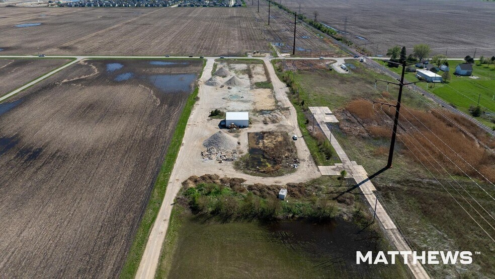 25520 W Black Rd, Shorewood, IL à vendre - Photo du bâtiment - Image 2 de 3