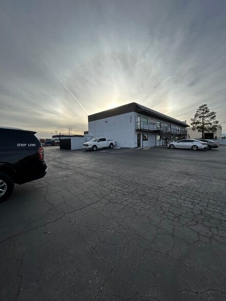 4045 W Quail Ave, Las Vegas, NV à louer - Photo du bâtiment - Image 3 de 11