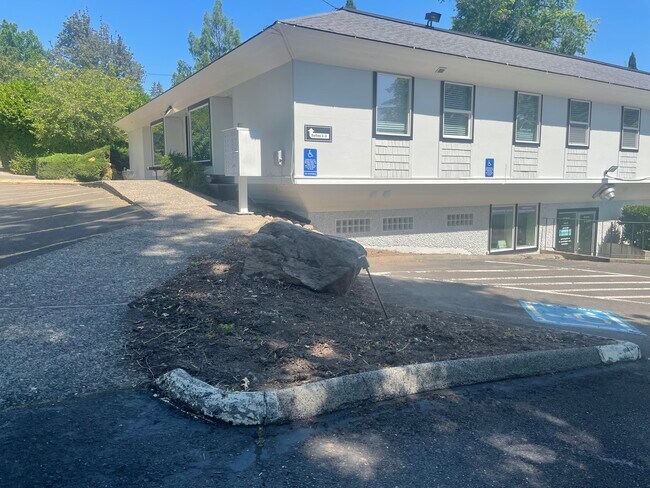 Plus de détails pour 630 B Ave, Lake Oswego, OR - Bureau à louer