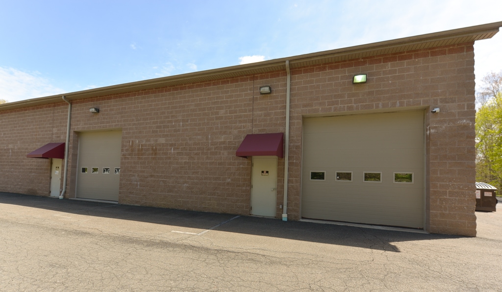 8 Pecks Ln, Newtown, CT for lease Primary Photo- Image 1 of 2