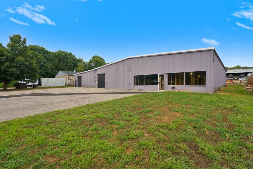 31 Wilclar St, Warwick, RI à louer - Photo du bâtiment - Image 1 de 6