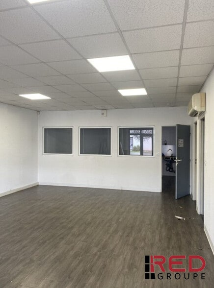 Office in Gémenos for lease - Interior Photo - Image 3 of 6