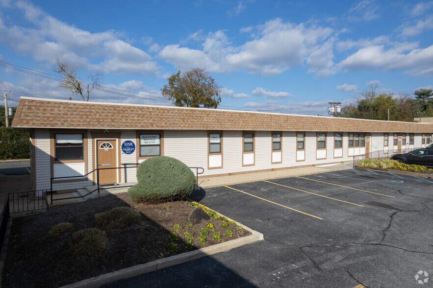 215 Sunset Rd, Willingboro, NJ à louer - Photo du bâtiment - Image 2 de 7