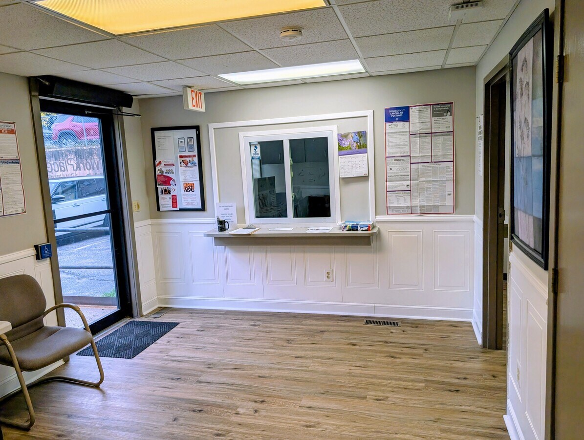 109 Watertown Ave, Waterbury, CT 06708 - Unité 1 - - Photo intérieure - Image 1 of 7