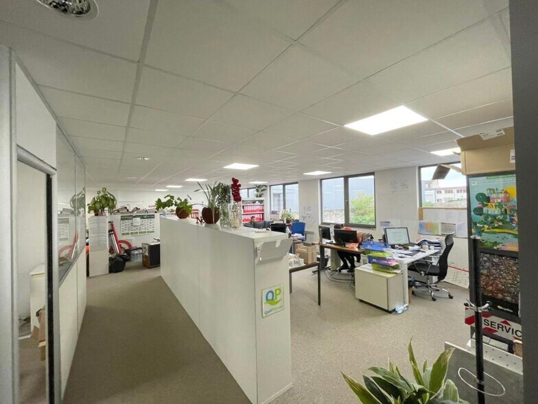 Bureau dans Argenteuil à louer - Photo du bâtiment - Image 2 de 8