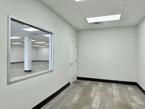 8823-8833 Tradeway St, San Antonio, TX for lease Building Photo- Image 1 of 4