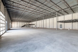 15924 Ironstone Dr, Edmond, OK for lease Interior Photo- Image 2 of 40