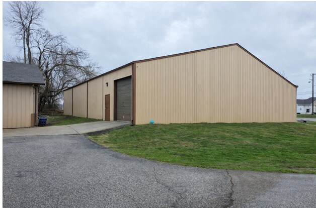 1430 E Springhill Dr, Terre Haute, IN for lease Building Photo- Image 1 of 4