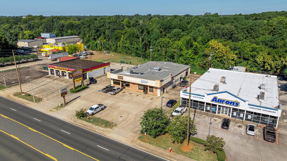 711 N University Dr, Nacogdoches, TX à vendre - Photo du bâtiment - Image 3 de 16