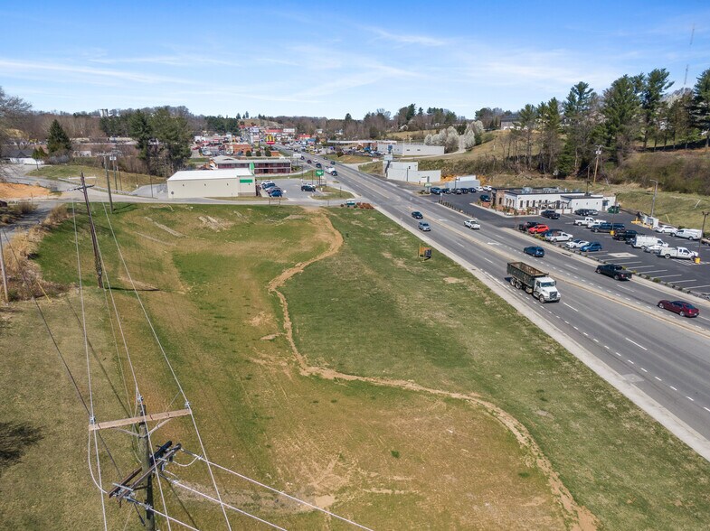 Lee Hwy, Radford, VA à vendre - Photo du bâtiment - Image 3 de 21