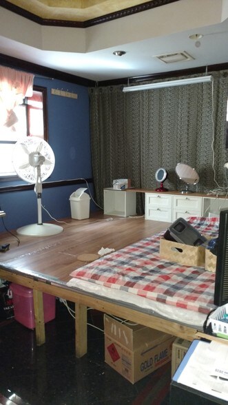 3092 Steinway St, Astoria, NY à vendre - Photo du bâtiment - Image 3 de 8