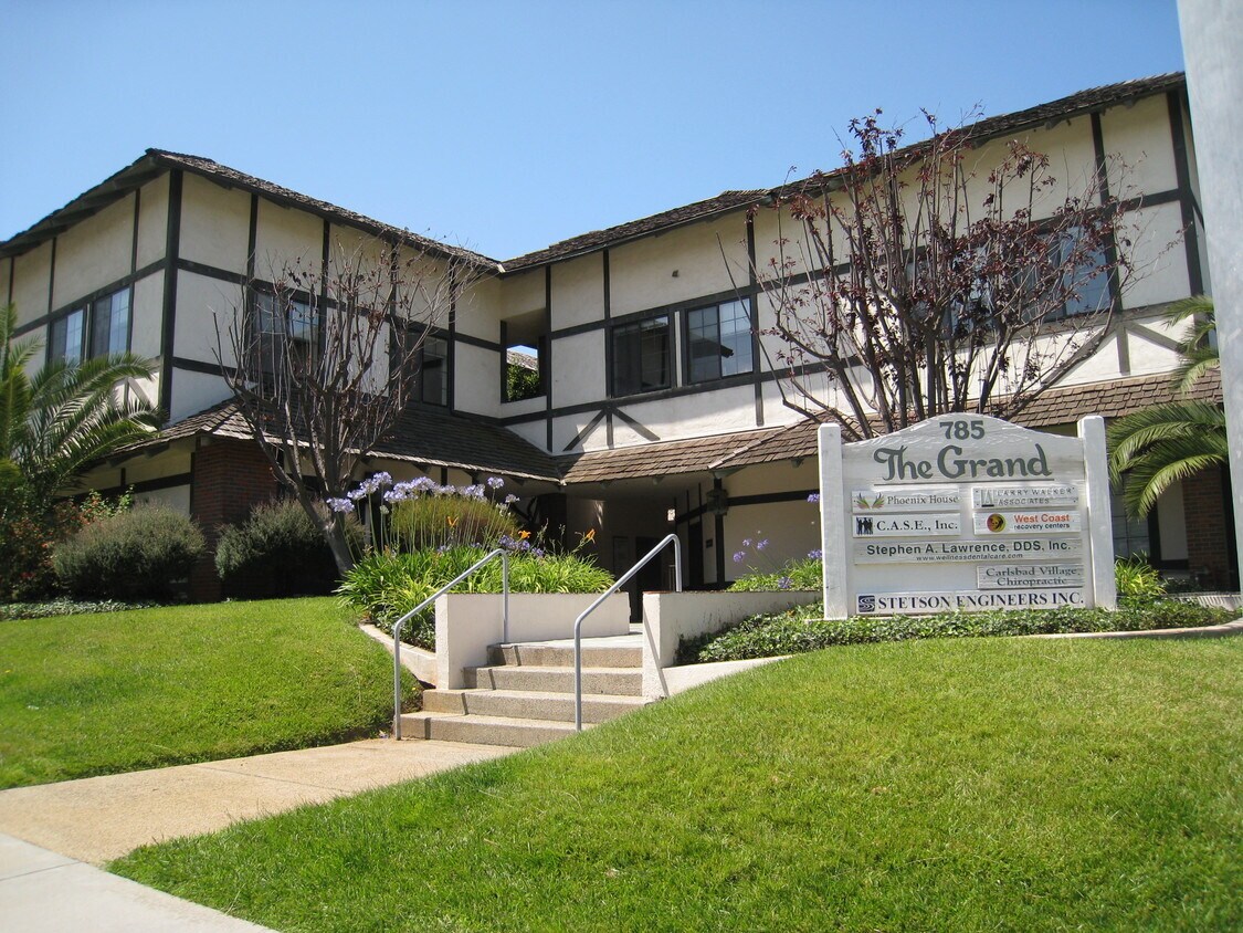 785 Grand Ave, Carlsbad, CA à louer Photo du bâtiment- Image 1 de 3