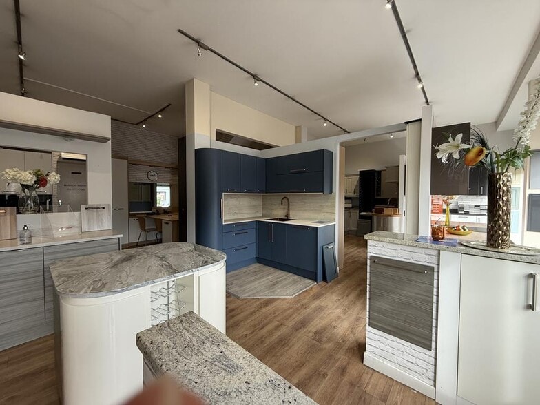 116-118 Grahams Rd, Falkirk for lease - Building Photo - Image 2 of 4