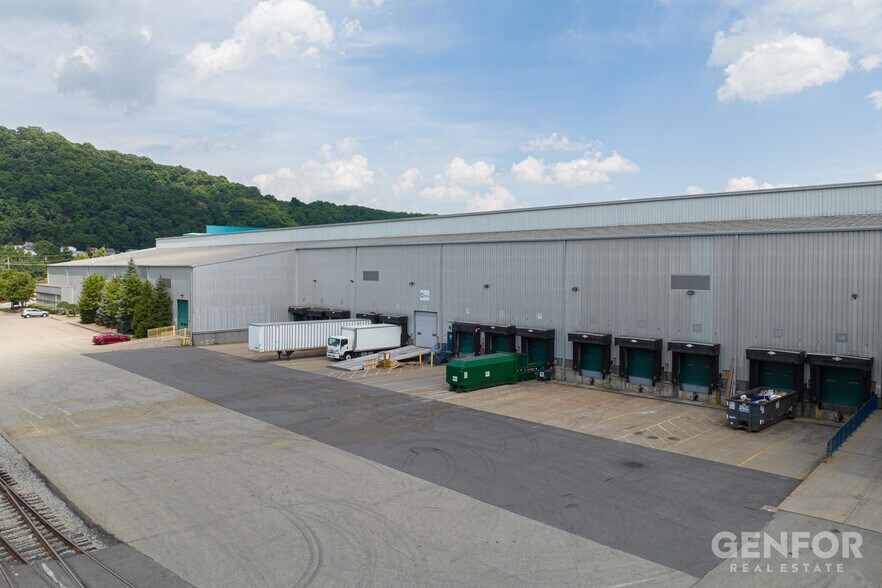 555 W Park Rd, Leetsdale, PA à louer - Photo du bâtiment - Image 3 de 7