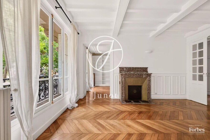 Office in Paris 16Eme for sale - Interior Photo - Image 2 of 20