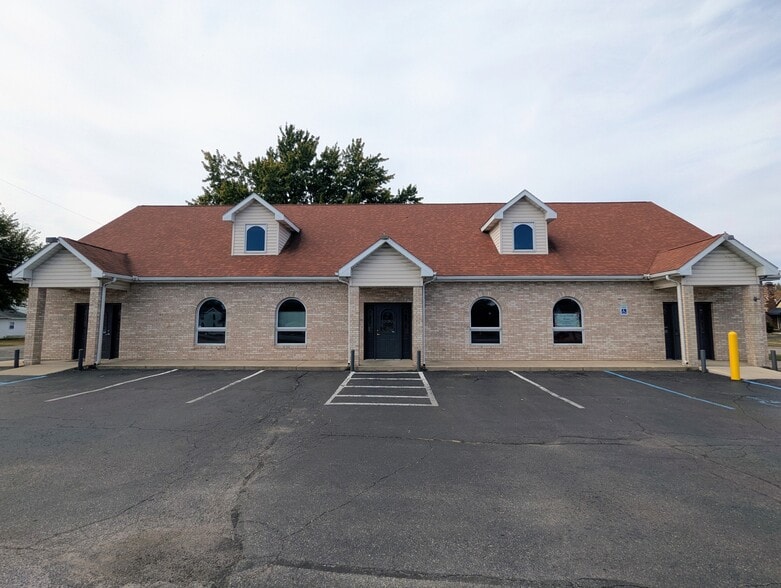 302-306 S Baldwin Ave, Marion, IN à louer - Photo du bâtiment - Image 2 de 8