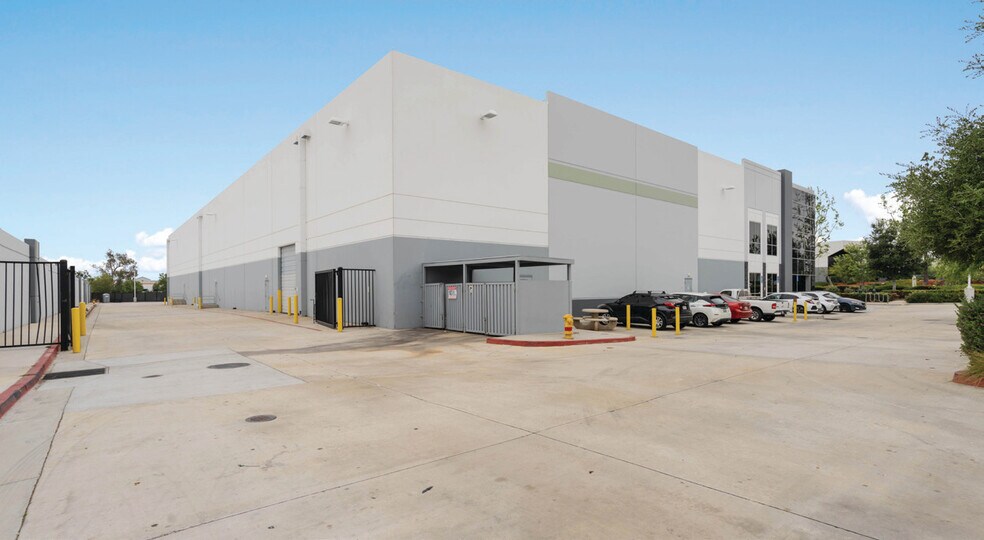 1555 S Archibald Ave, Ontario, CA for lease - Building Photo - Image 2 of 7