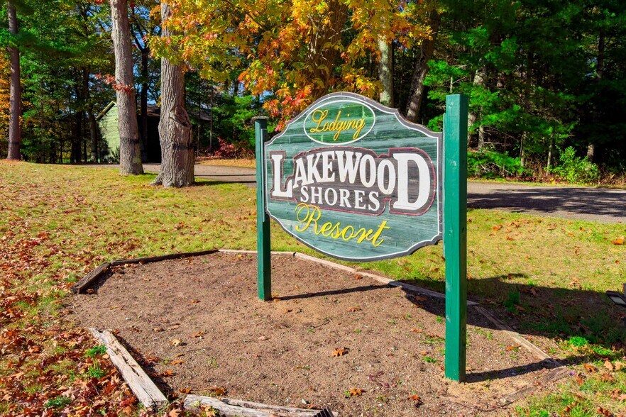 7751 Cedar Lake Rd, Oscoda, MI à vendre - Photo principale - Image 1 de 22