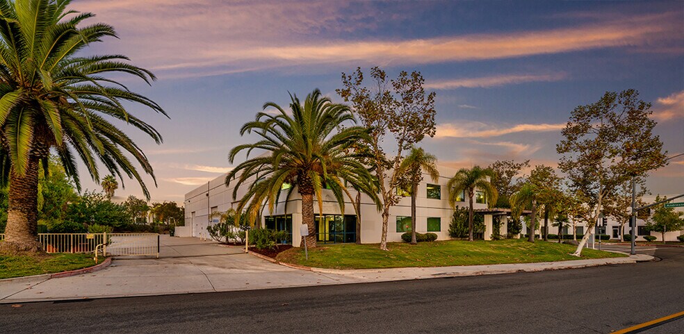 955 S Andreasen Dr, Escondido, CA for sale - Building Photo - Image 2 of 6