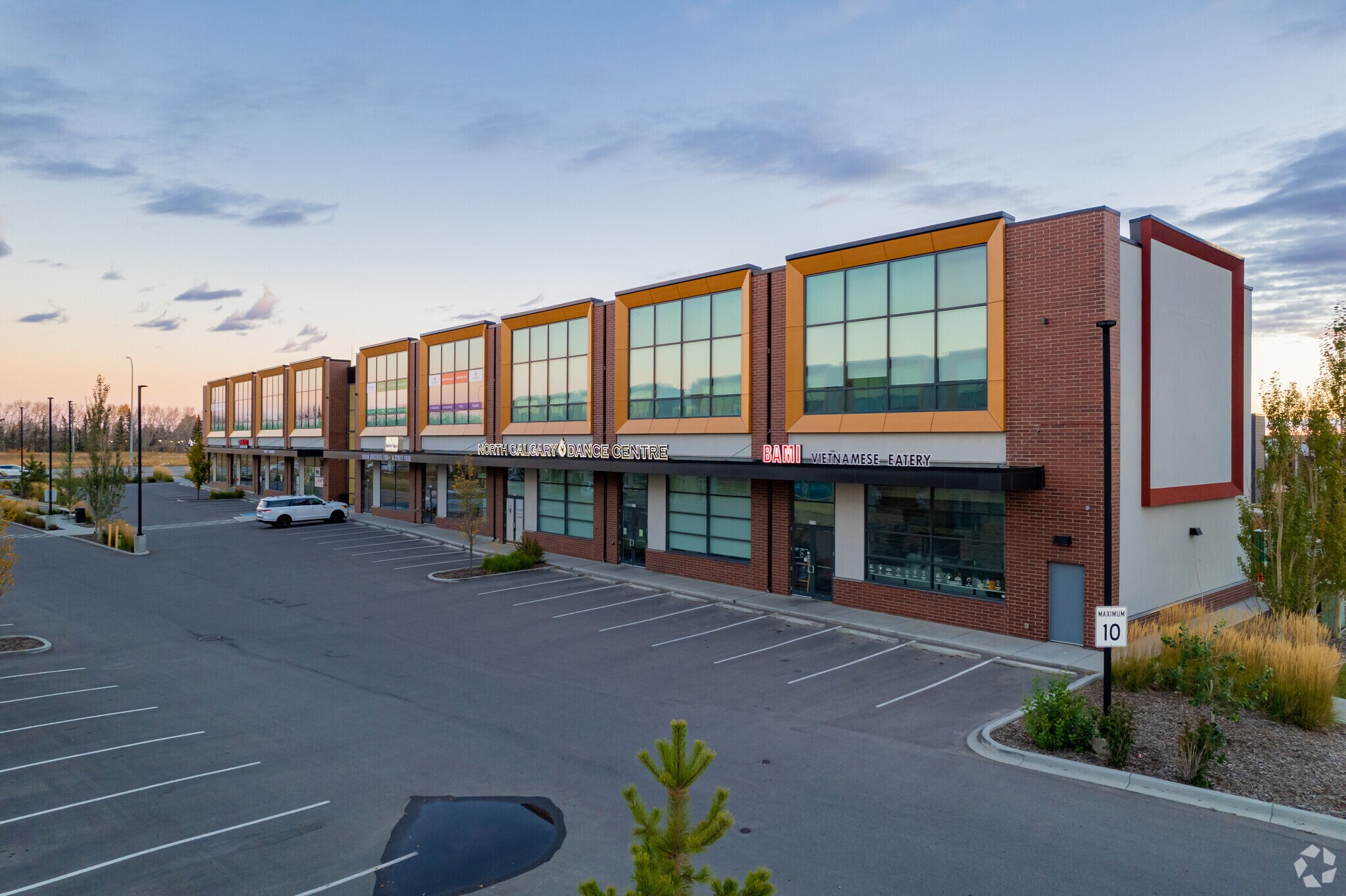 12 Royal Vista Way NW, Calgary, AB à vendre Photo principale- Image 1 de 1