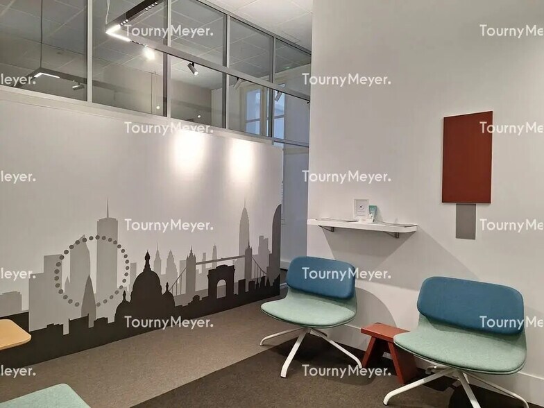 Office in Bordeaux for lease - Interior Photo - Image 2 of 8