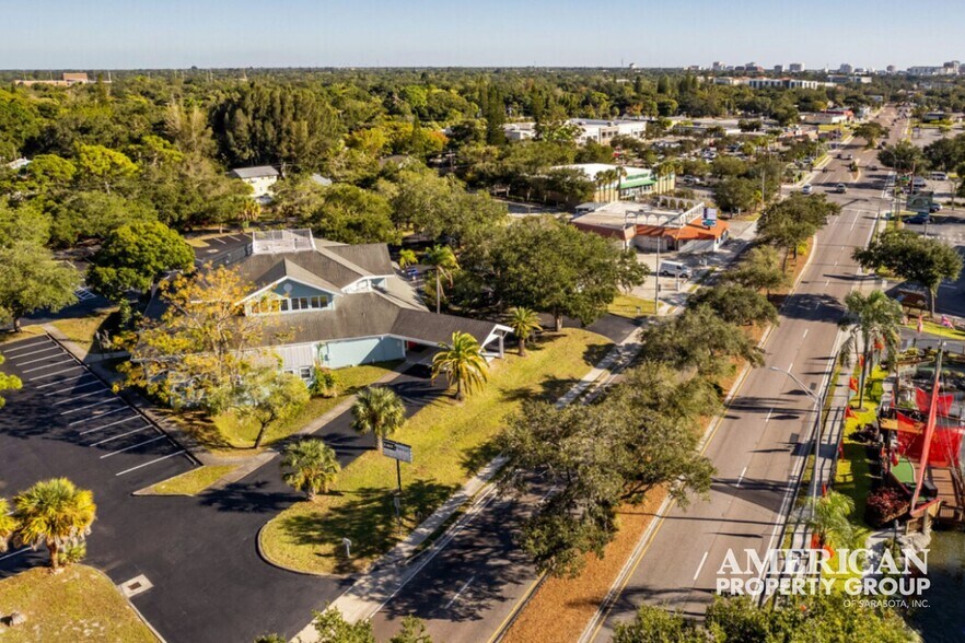 3808 Tamiami Trl, Sarasota, FL à vendre - Photo du bâtiment - Image 2 de 32