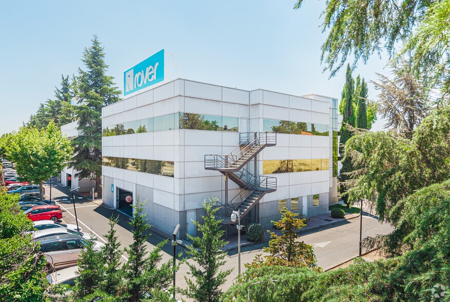 Calle de Ochandiano, 12, Madrid, Madrid for lease - Building Photo - Image 3 of 6