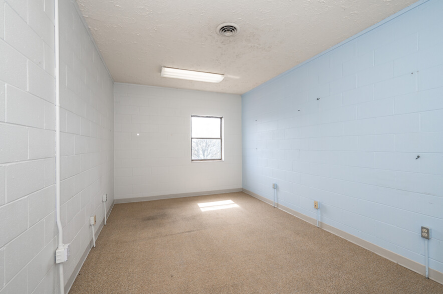 2918 Price Ave, Cincinnati, OH for lease - Interior Photo - Image 2 of 21